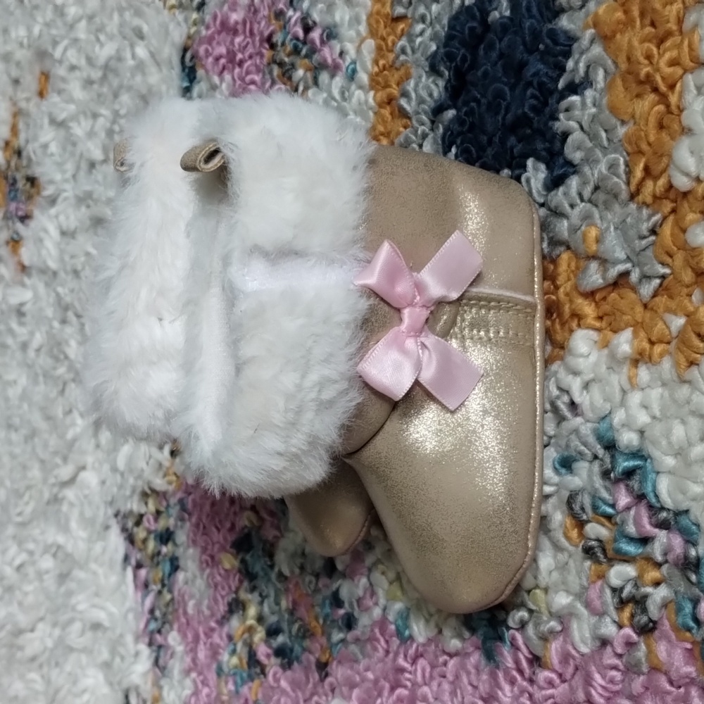 Baby girls 3-6 months furry gold boots